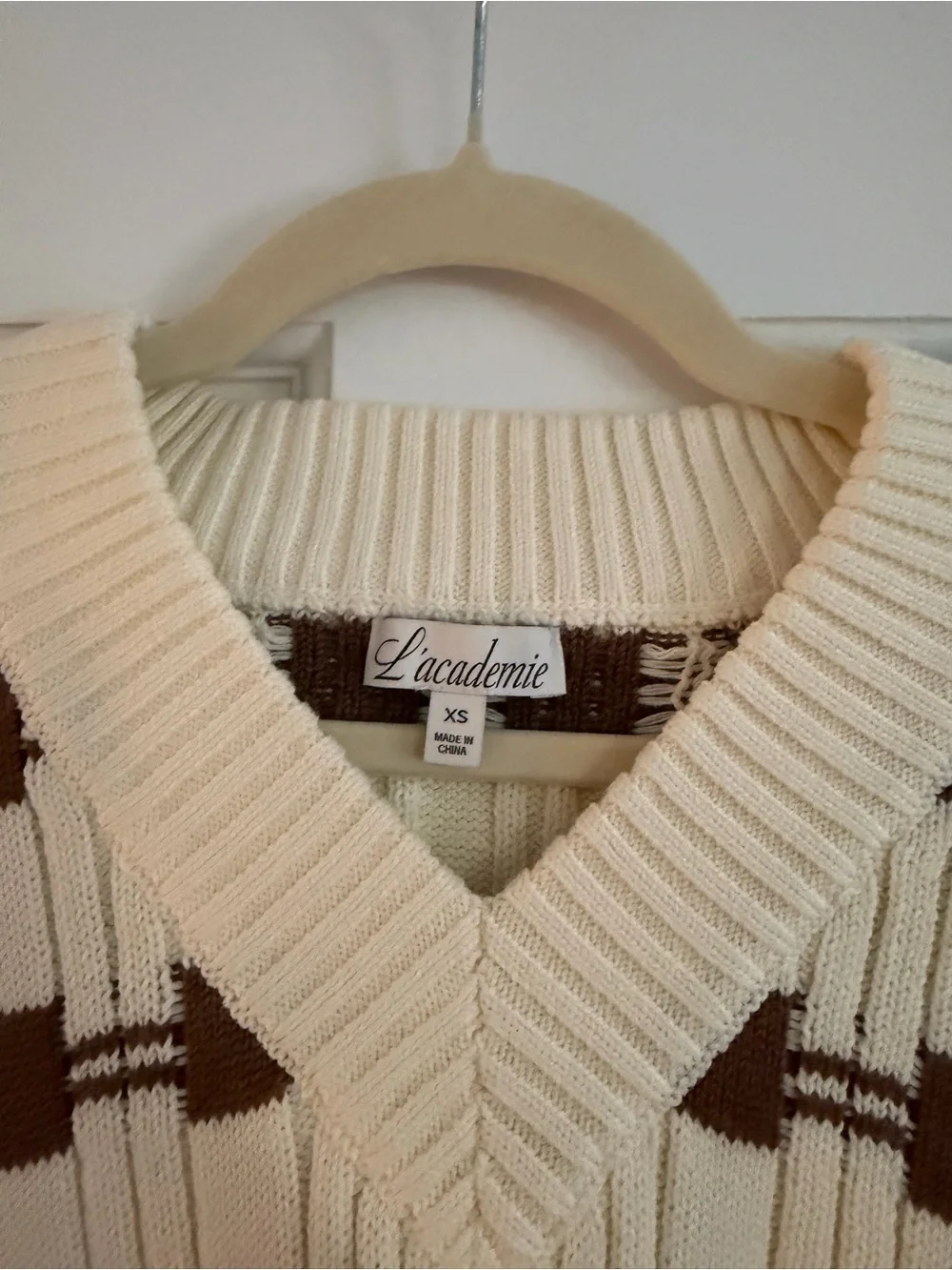 L'Academie Cropped V-Neck Knit Vest in Cream and Brown